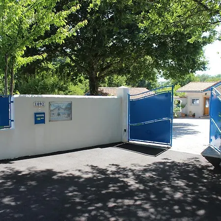 D'hotes Au Sargaillon Bed & Breakfast