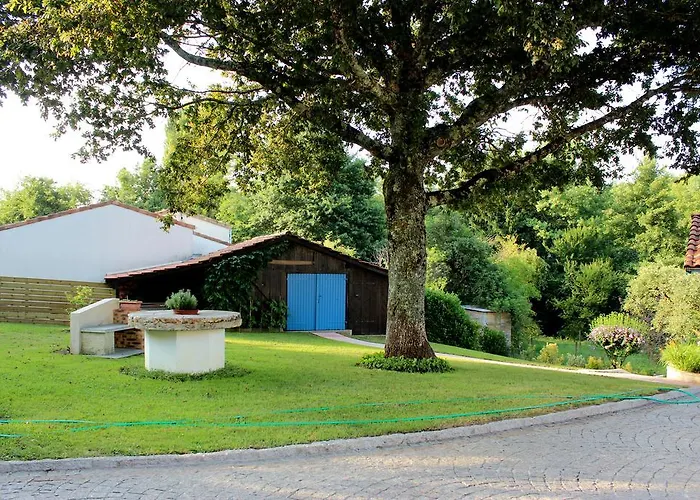 D'hotes Au Sargaillon فندق مبيت وإفطار 4*