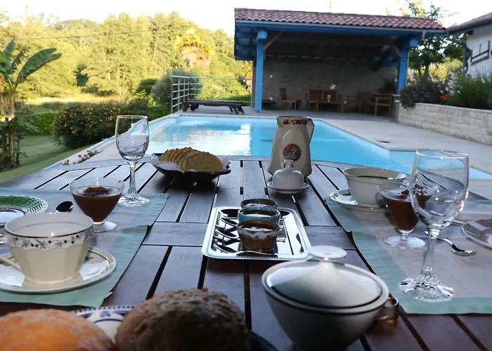 D'hotes Au Sargaillon فندق مبيت وإفطار Pouillon