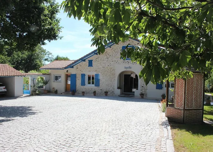 D'hotes Au Sargaillon فندق مبيت وإفطار Pouillon